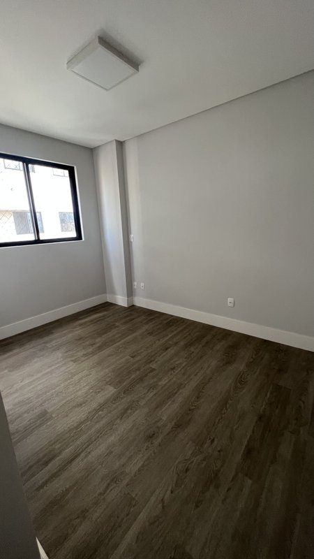 Locaçao Apartamento no centro de Itajaí, semi mobiliado com 1 suíte mais 2 dormitórios! Rua Eurico Adam Itajaí - 
