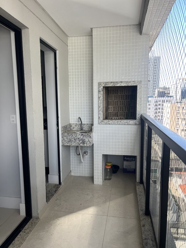 Locaçao Apartamento no centro de Itajaí, semi mobiliado com 1 suíte mais 2 dormitórios! Rua Eurico Adam Itajaí - 