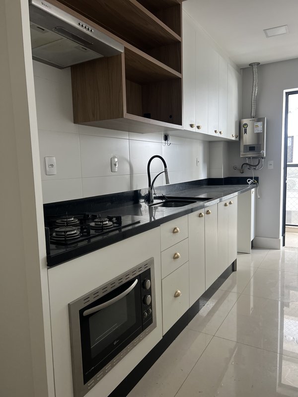 Locaçao Apartamento no centro de Itajaí, semi mobiliado com 1 suíte mais 2 dormitórios! Rua Eurico Adam Itajaí - 