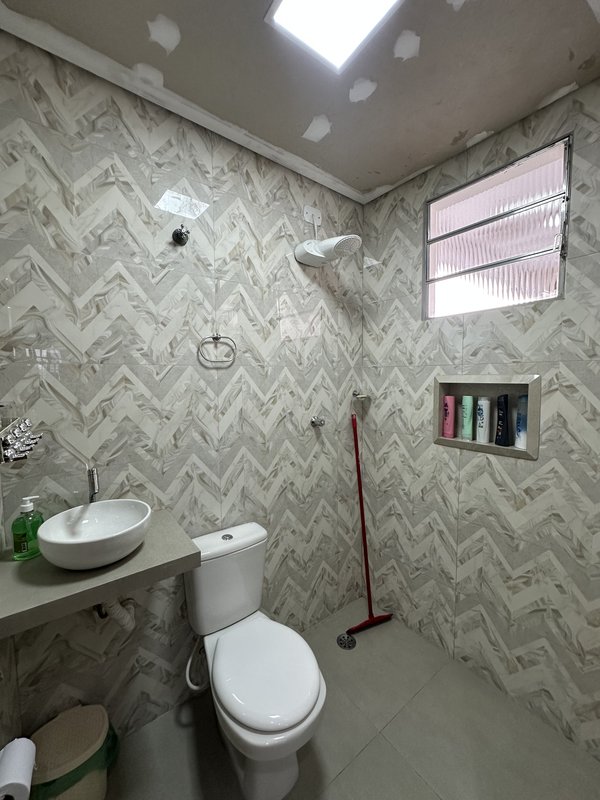 IMPERDÍVEL! CASA COM PISCINA E ÁREA GOURMET – ESTÂNCIA LAGO AZUL Avenida Arco Íris Franco da Rocha - 