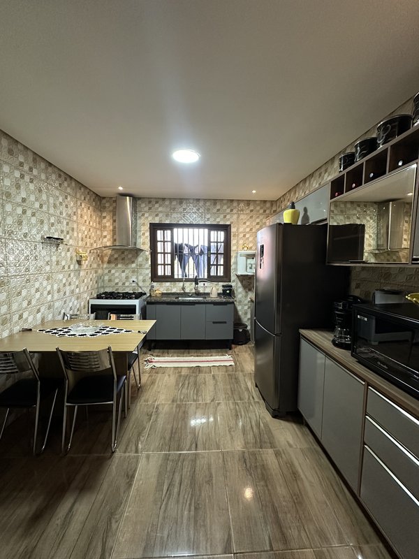 IMPERDÍVEL! CASA COM PISCINA E ÁREA GOURMET – ESTÂNCIA LAGO AZUL Avenida Arco Íris Franco da Rocha - 