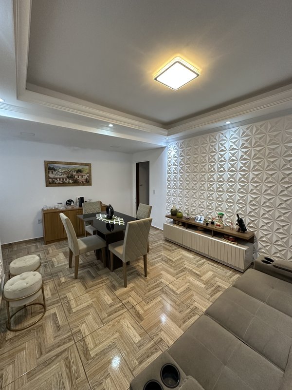 IMPERDÍVEL! CASA COM PISCINA E ÁREA GOURMET – ESTÂNCIA LAGO AZUL Avenida Arco Íris Franco da Rocha - 