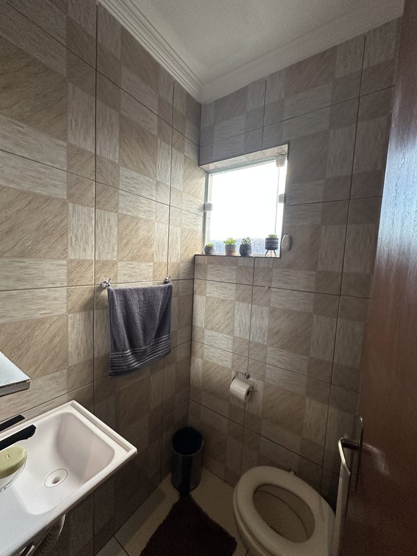 IMPERDÍVEL! CASA COM PISCINA E ÁREA GOURMET – ESTÂNCIA LAGO AZUL Avenida Arco Íris Franco da Rocha - 