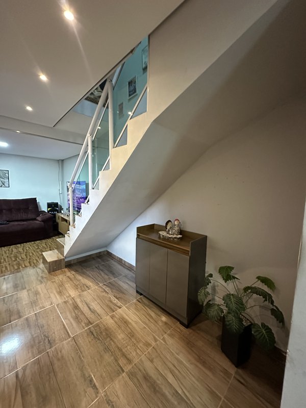 IMPERDÍVEL! CASA COM PISCINA E ÁREA GOURMET – ESTÂNCIA LAGO AZUL Avenida Arco Íris Franco da Rocha - 