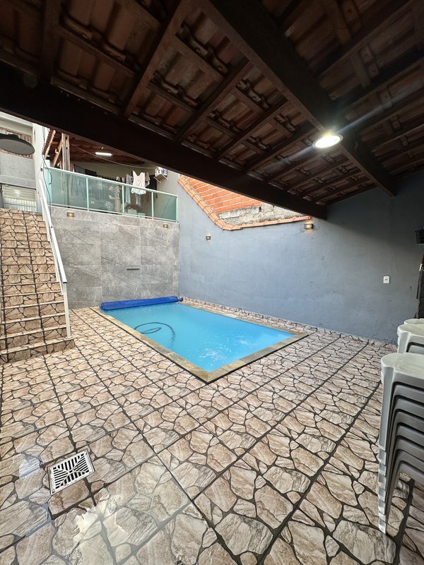 IMPERDÍVEL! CASA COM PISCINA E ÁREA GOURMET – ESTÂNCIA LAGO AZUL Avenida Arco Íris Franco da Rocha - 