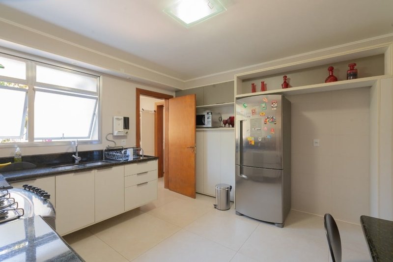 Apartamento Saint Moritz Apto 1 2 suítes 243m² Ronald de Carvalho Porto Alegre - 
