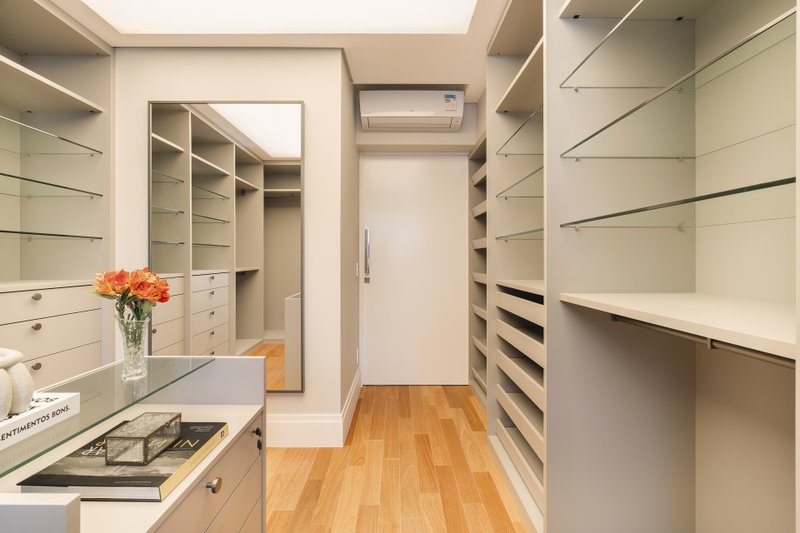 Amplo apartamento no Jd América 270m² 3 suítes 3 vagas Rua Bela Cintra São Paulo - 