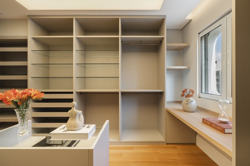 Amplo apartamento no Jd América 270m² 3 suítes 3 vagas Rua Bela Cintra São Paulo - 