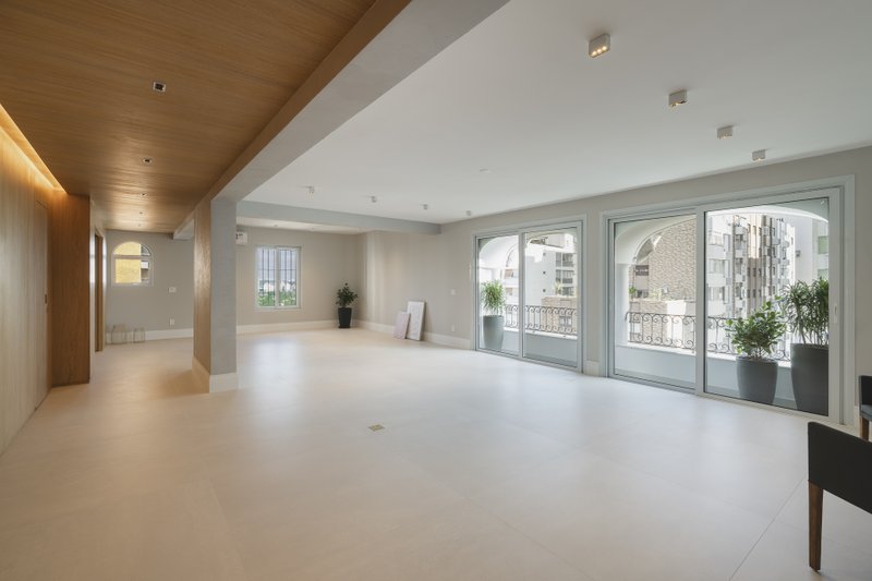 Amplo apartamento no Jd América 270m² 3 suítes 3 vagas Rua Bela Cintra São Paulo - 