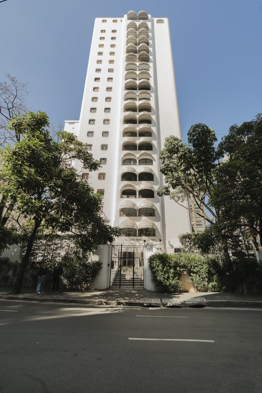 Amplo apartamento no Jd América 270m² 3 suítes 3 vagas Rua Bela Cintra São Paulo - 