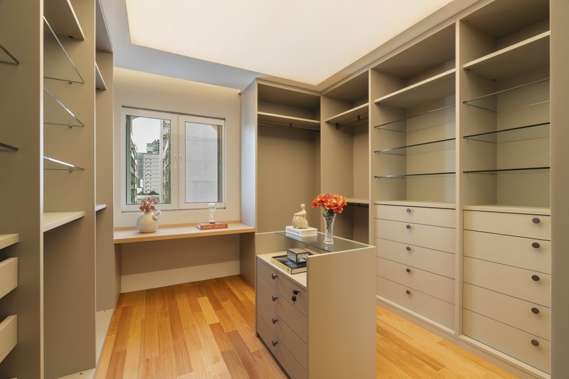 Amplo apartamento no Jd América 270m² 3 suítes 3 vagas Rua Bela Cintra São Paulo - 