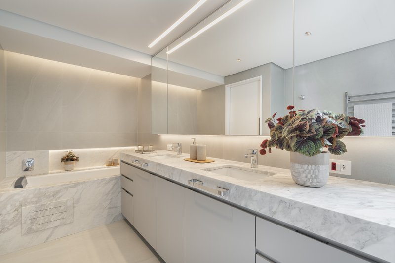 Amplo apartamento no Jd América 270m² 3 suítes 3 vagas Rua Bela Cintra São Paulo - 