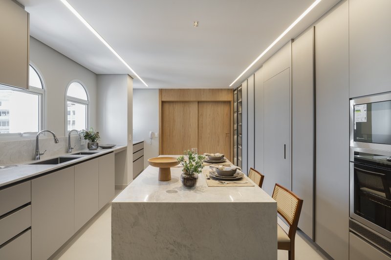 Amplo apartamento no Jd América 270m² 3 suítes 3 vagas Rua Bela Cintra São Paulo - 