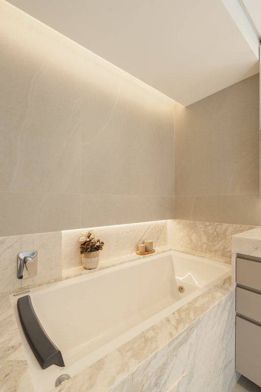 Amplo apartamento no Jd América 270m² 3 suítes 3 vagas Rua Bela Cintra São Paulo - 