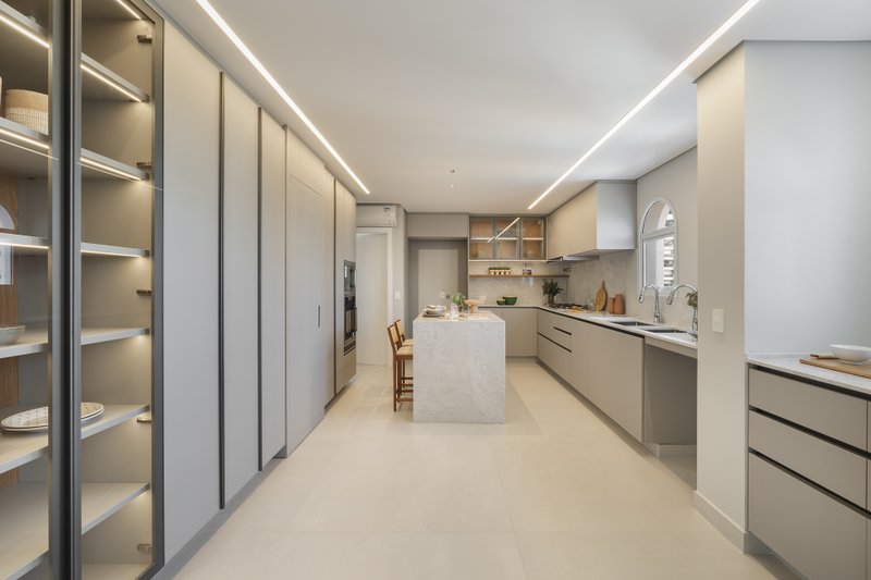 Amplo apartamento no Jd América 270m² 3 suítes 3 vagas Rua Bela Cintra São Paulo - 