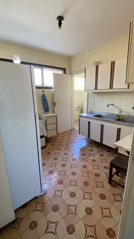 APARTAMENTO 3 QUARTOS SUÍTE 2 GARAGENS ELEVADOR PORTARIA 24 H À VENDA NA GRAÇA! Rua Manoel Barreto Salvador - 