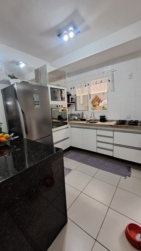 Sobrado em Condomínio fechado com 02 dormitórios sendo 02 suítes, área gourmet e 02 vagas - Mogi das Cruzes - 