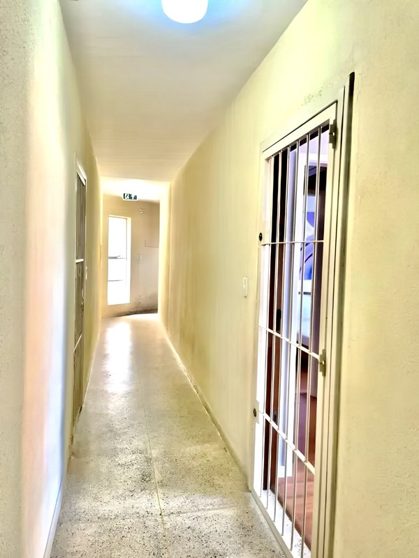 R$ 350.000 - IMPERDÍVEL - APARTAMENTO - REFORMADO - 44M2 - 1 DORM - 1 VAGA - ELEVADOR Rua Professor Álvaro Alvim Porto Alegre - 