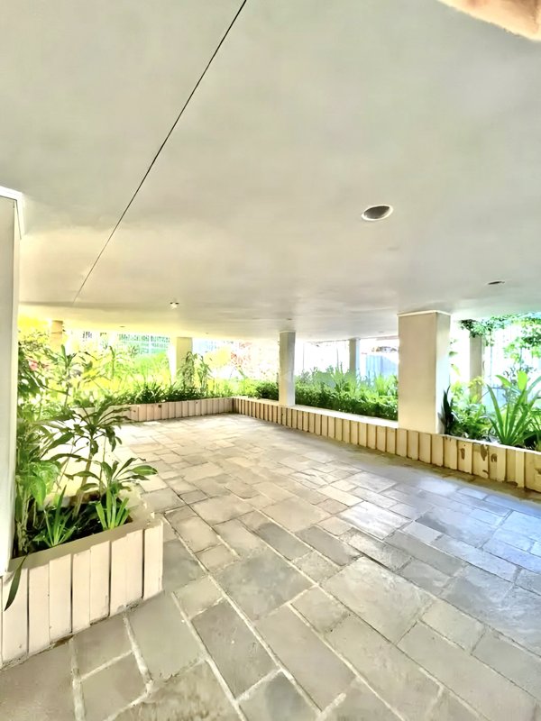 R$ 350.000 - IMPERDÍVEL - APARTAMENTO - REFORMADO - 44M2 - 1 DORM - 1 VAGA - ELEVADOR Rua Professor Álvaro Alvim Porto Alegre - 