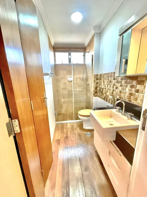 R$ 350.000 - IMPERDÍVEL - APARTAMENTO - REFORMADO - 44M2 - 1 DORM - 1 VAGA - ELEVADOR Rua Professor Álvaro Alvim Porto Alegre - 