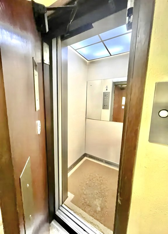 R$ 350.000 - IMPERDÍVEL - APARTAMENTO - REFORMADO - 44M2 - 1 DORM - 1 VAGA - ELEVADOR Rua Professor Álvaro Alvim Porto Alegre - 