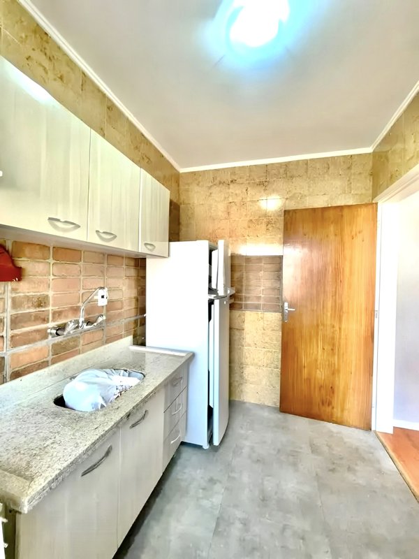 R$ 350.000 - IMPERDÍVEL - APARTAMENTO - REFORMADO - 44M2 - 1 DORM - 1 VAGA - ELEVADOR Rua Professor Álvaro Alvim Porto Alegre - 
