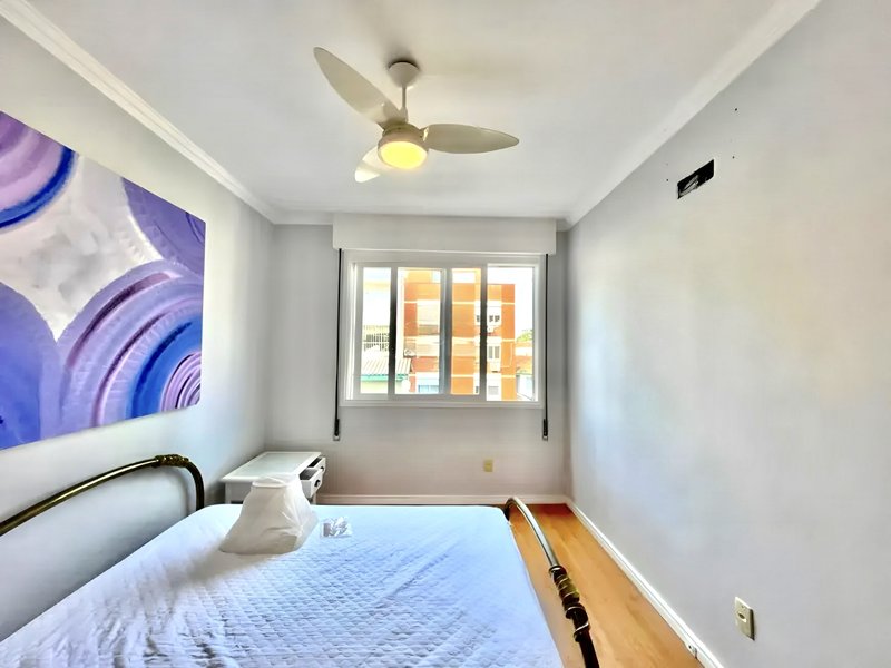 R$ 350.000 - IMPERDÍVEL - APARTAMENTO - REFORMADO - 44M2 - 1 DORM - 1 VAGA - ELEVADOR Rua Professor Álvaro Alvim Porto Alegre - 