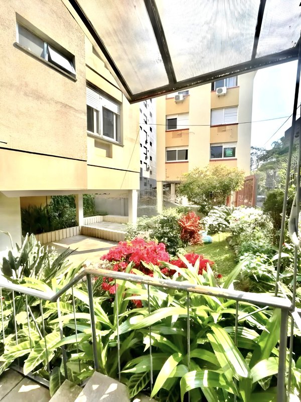 R$ 350.000 - IMPERDÍVEL - APARTAMENTO - REFORMADO - 44M2 - 1 DORM - 1 VAGA - ELEVADOR Rua Professor Álvaro Alvim Porto Alegre - 