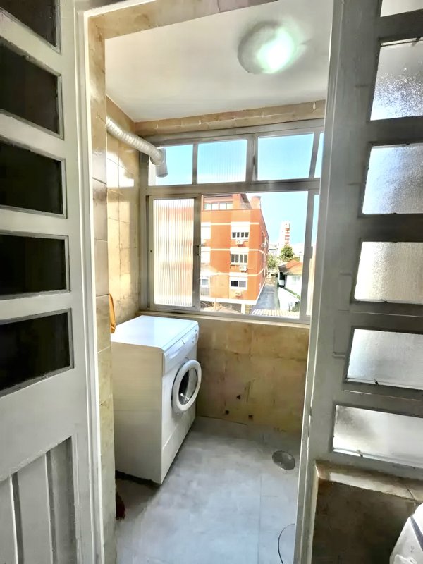 R$ 350.000 - IMPERDÍVEL - APARTAMENTO - REFORMADO - 44M2 - 1 DORM - 1 VAGA - ELEVADOR Rua Professor Álvaro Alvim Porto Alegre - 