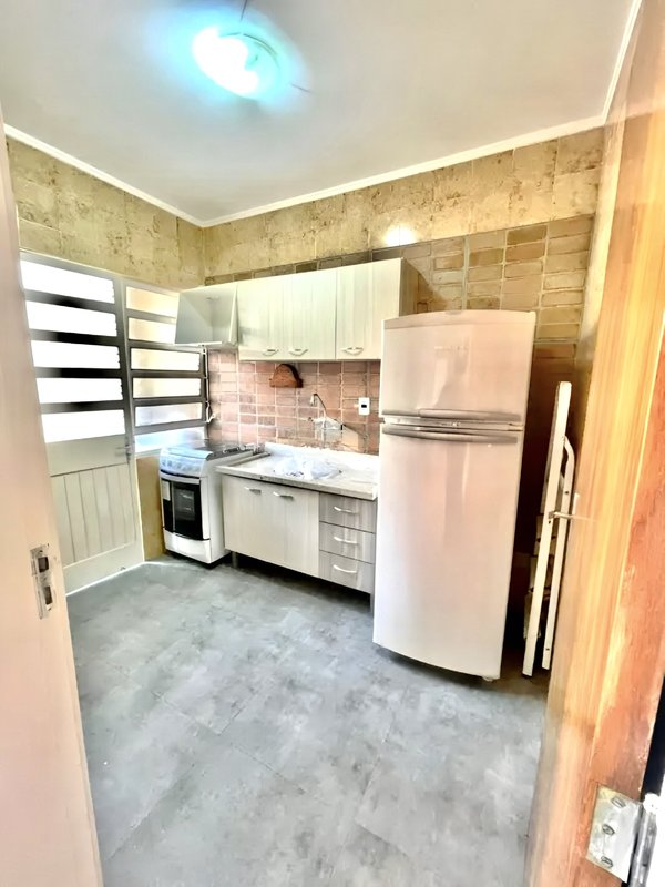 R$ 350.000 - IMPERDÍVEL - APARTAMENTO - REFORMADO - 44M2 - 1 DORM - 1 VAGA - ELEVADOR Rua Professor Álvaro Alvim Porto Alegre - 