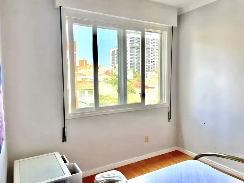 R$ 350.000 - IMPERDÍVEL - APARTAMENTO - REFORMADO - 44M2 - 1 DORM - 1 VAGA - ELEVADOR Rua Professor Álvaro Alvim Porto Alegre - 
