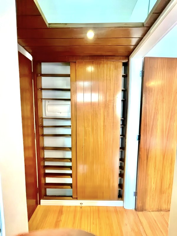 R$ 350.000 - IMPERDÍVEL - APARTAMENTO - REFORMADO - 44M2 - 1 DORM - 1 VAGA - ELEVADOR Rua Professor Álvaro Alvim Porto Alegre - 