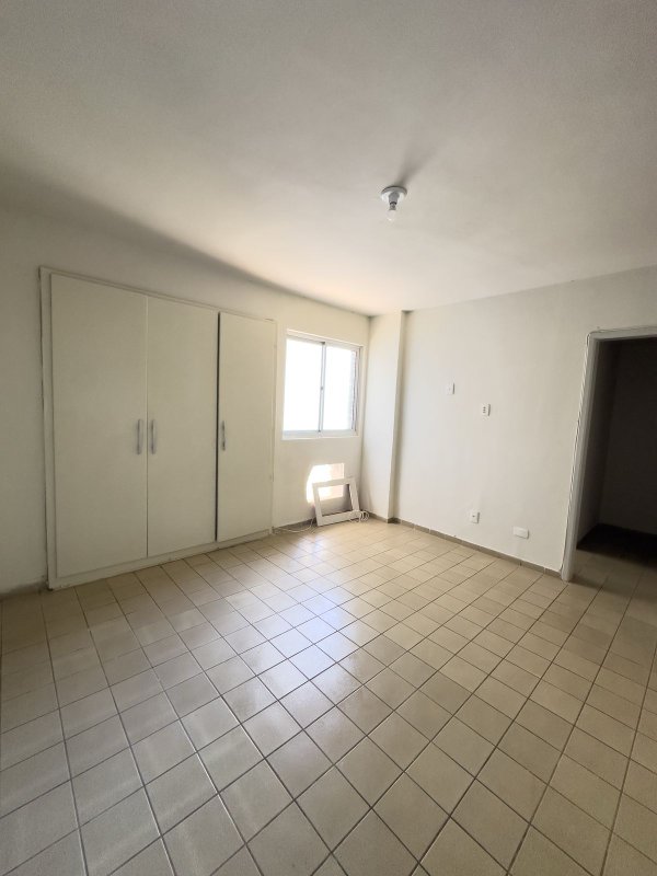 Apartamento à venda com 4 quartos sendo 2 suites, 182m² área útil por R$ 1.200.000,00 Avenida Boa Viagem Recife - 