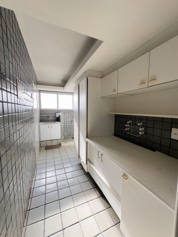 Apartamento à venda com 4 quartos sendo 2 suites, 182m² área útil por R$ 1.200.000,00 Avenida Boa Viagem Recife - 