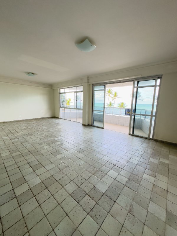 Apartamento à venda com 4 quartos sendo 2 suites, 182m² área útil por R$ 1.200.000,00 Avenida Boa Viagem Recife - 