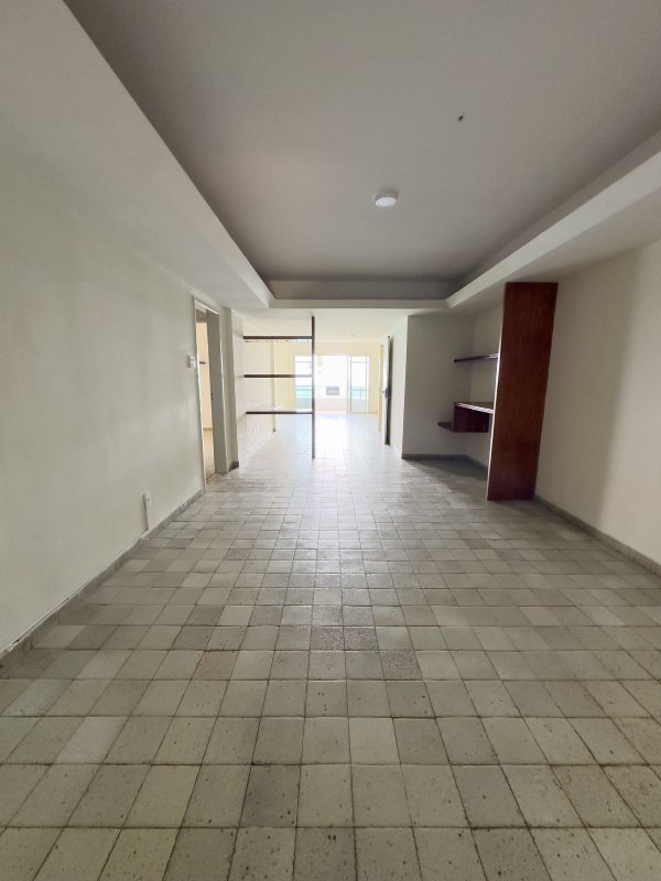 Apartamento à venda com 4 quartos sendo 2 suites, 182m² área útil por R$ 1.200.000,00 Avenida Boa Viagem Recife - 