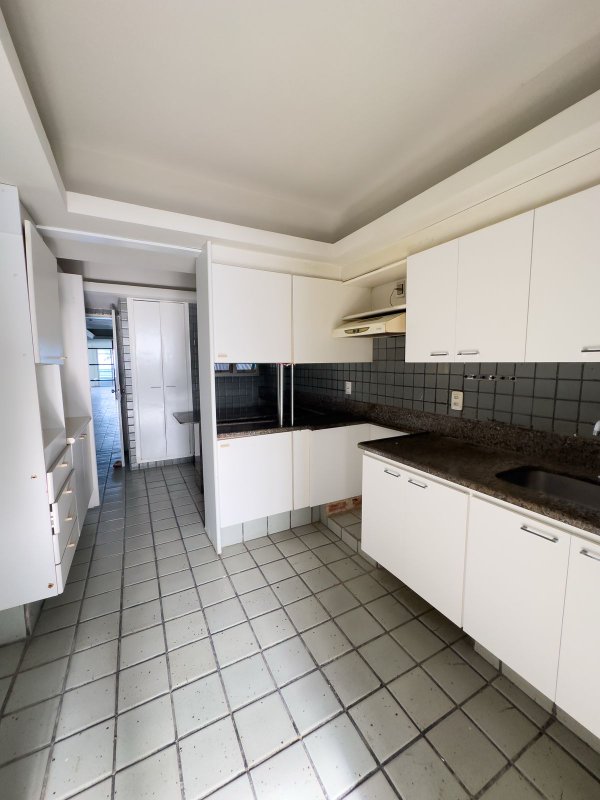 Apartamento à venda com 4 quartos sendo 2 suites, 182m² área útil por R$ 1.200.000,00 Avenida Boa Viagem Recife - 