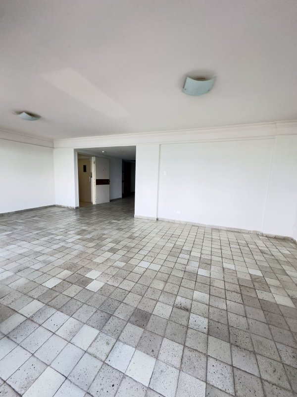 Apartamento à venda com 4 quartos sendo 2 suites, 182m² área útil por R$ 1.200.000,00 Avenida Boa Viagem Recife - 
