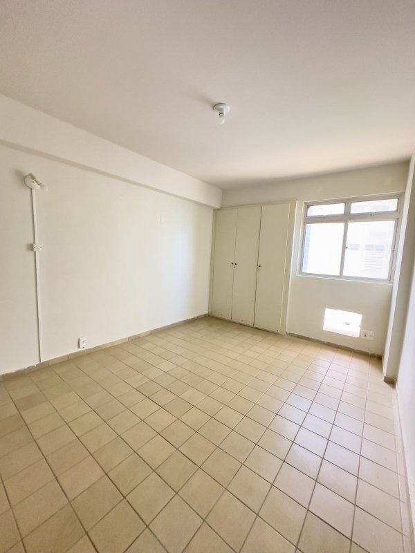 Apartamento à venda com 4 quartos sendo 2 suites, 182m² área útil por R$ 1.200.000,00 Avenida Boa Viagem Recife - 