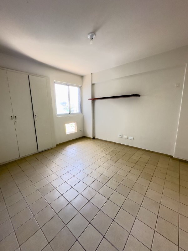 Apartamento à venda com 4 quartos sendo 2 suites, 182m² área útil por R$ 1.200.000,00 Avenida Boa Viagem Recife - 