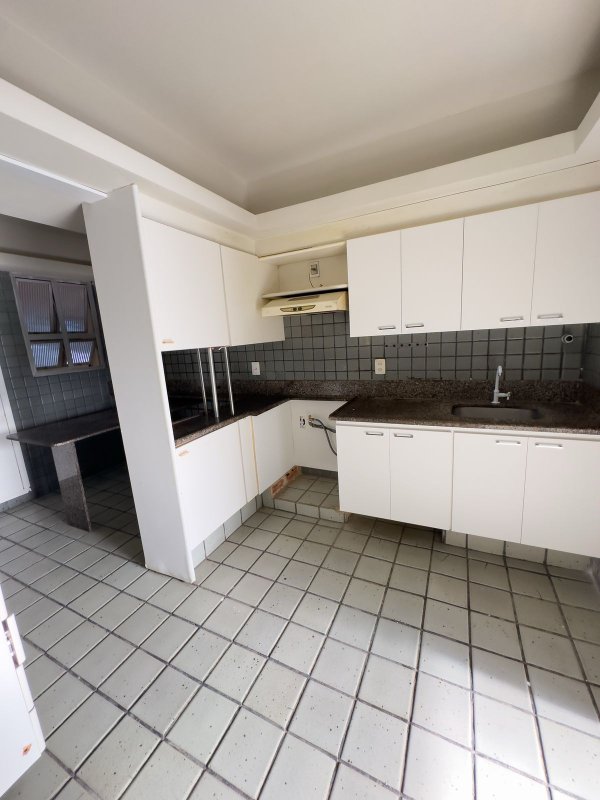 Apartamento à venda com 4 quartos sendo 2 suites, 182m² área útil por R$ 1.200.000,00 Avenida Boa Viagem Recife - 