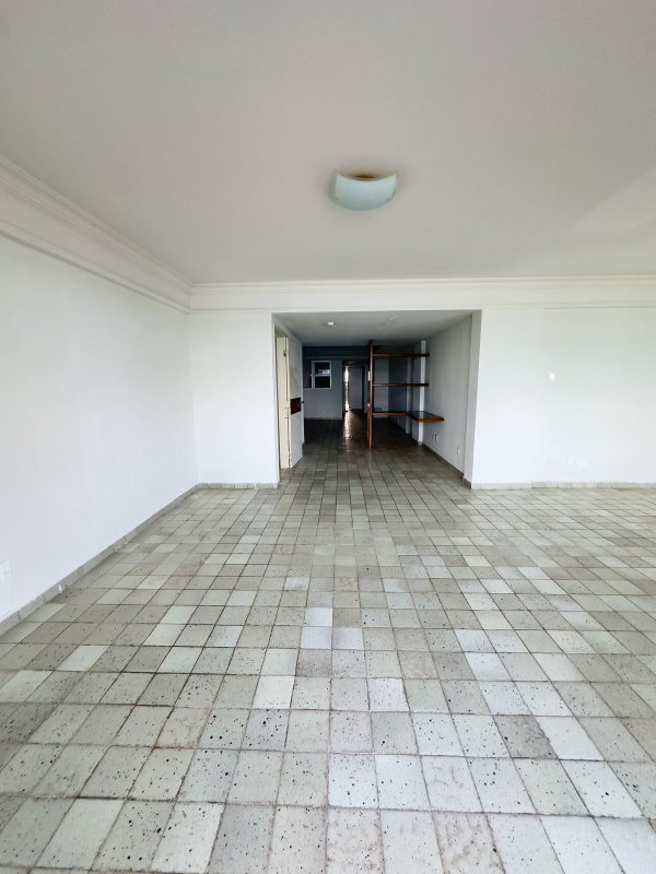 Apartamento à venda com 4 quartos sendo 2 suites, 182m² área útil por R$ 1.200.000,00 Avenida Boa Viagem Recife - 