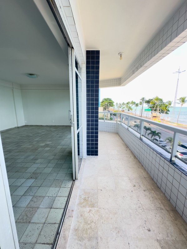 Apartamento à venda com 4 quartos sendo 2 suites, 182m² área útil por R$ 1.200.000,00 Avenida Boa Viagem Recife - 