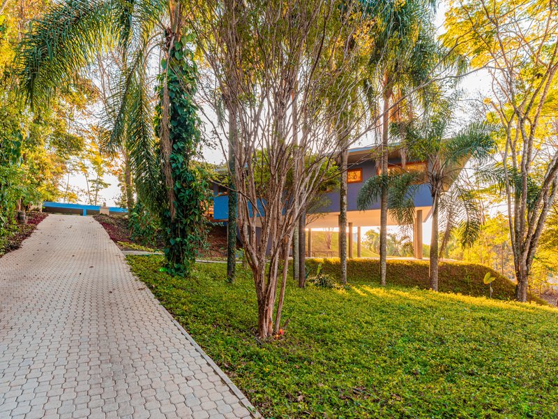 A CASA SOBRE PILOTIS - Cotia - 