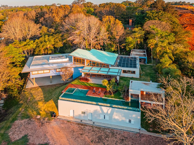 A CASA SOBRE PILOTIS - Cotia - 