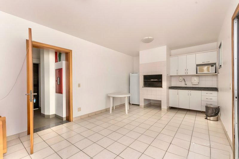 R$ 598.000 - IMPECÁVEL APARTAMENTO - 73M2 - 3 DORM - SUÍTE - CLOSET - VISTA - 1 VAGA Rua Professor Cristiano Fischer Porto Alegre - 