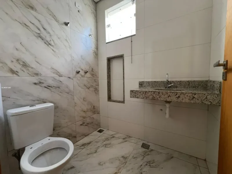 Casa geminada a venda Bairro Céu Azul - 2 quartos com varanda - 2 vagas - Belo Horizonte - 