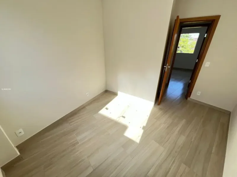 Casa geminada a venda Bairro Céu Azul - 2 quartos com varanda - 2 vagas - Belo Horizonte - 