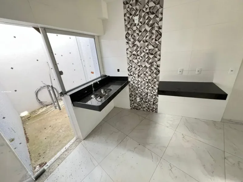 Casa geminada a venda Bairro Céu Azul - 2 quartos com varanda - 2 vagas - Belo Horizonte - 