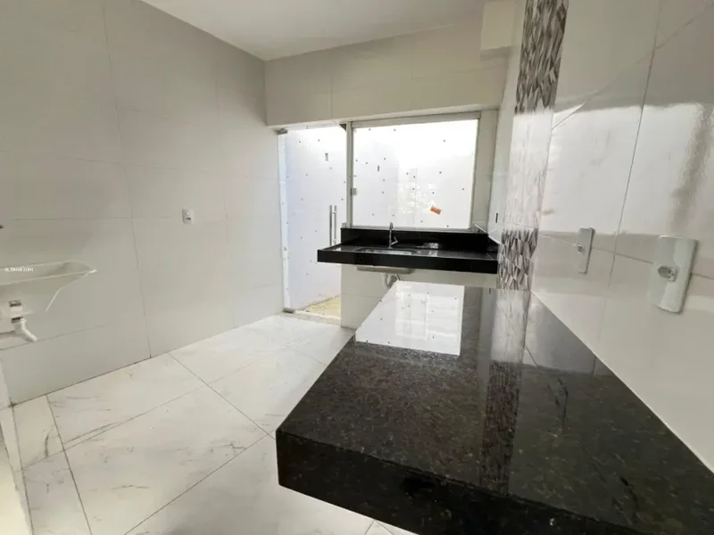 Casa geminada a venda Bairro Céu Azul - 2 quartos com varanda - 2 vagas - Belo Horizonte - 